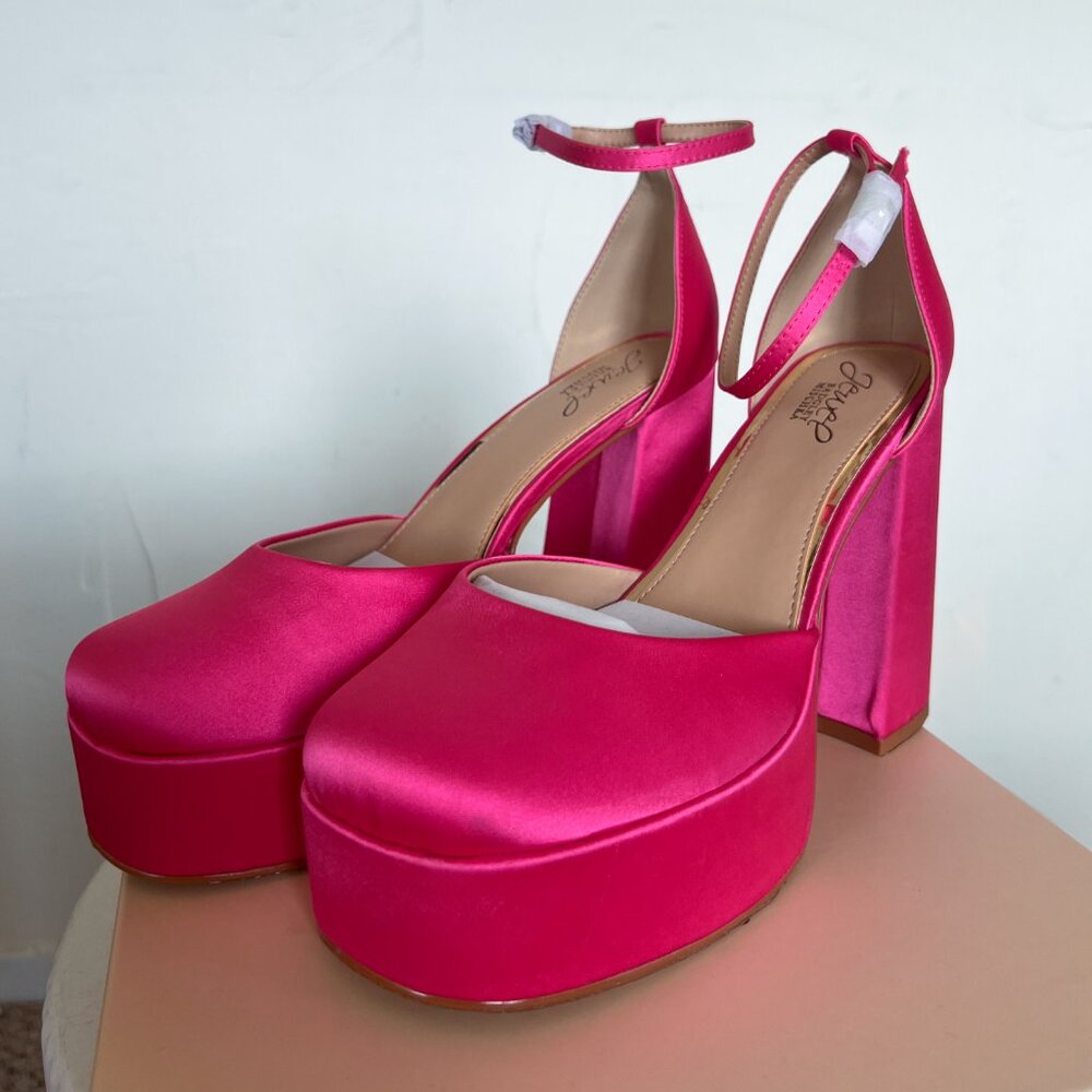 Badgley Mischka Hot Pink Satin Platform Chunky Heel Closed Toe Ankle Strap Pumps